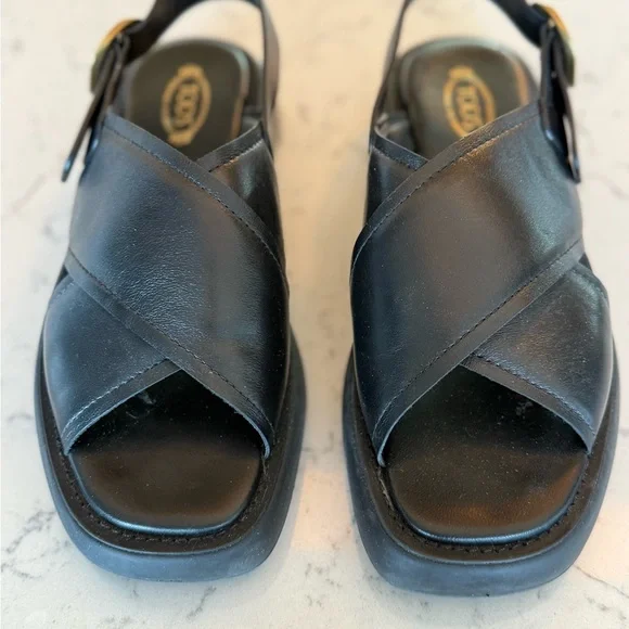 Tod’s black leather, crisscross sandal. Current to the brand. - Picture 3 of 9